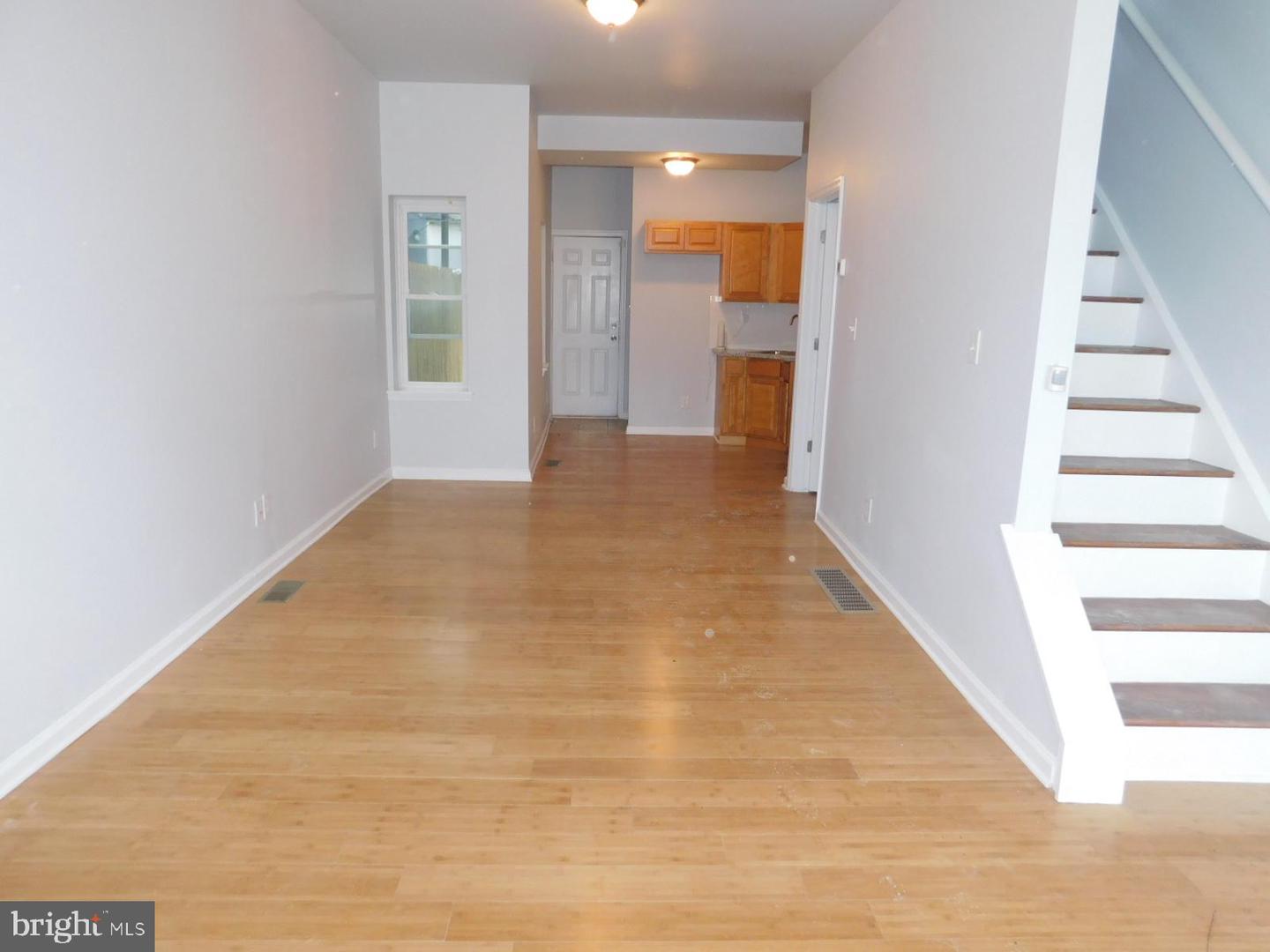 2544 N Sydenham St Property Photo 3
