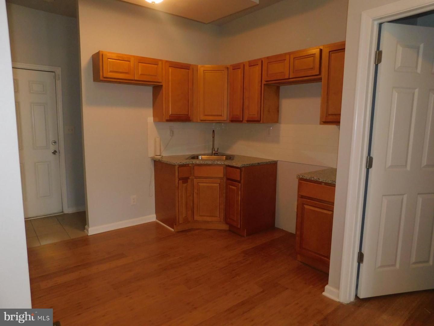 2544 N Sydenham St Property Photo 4