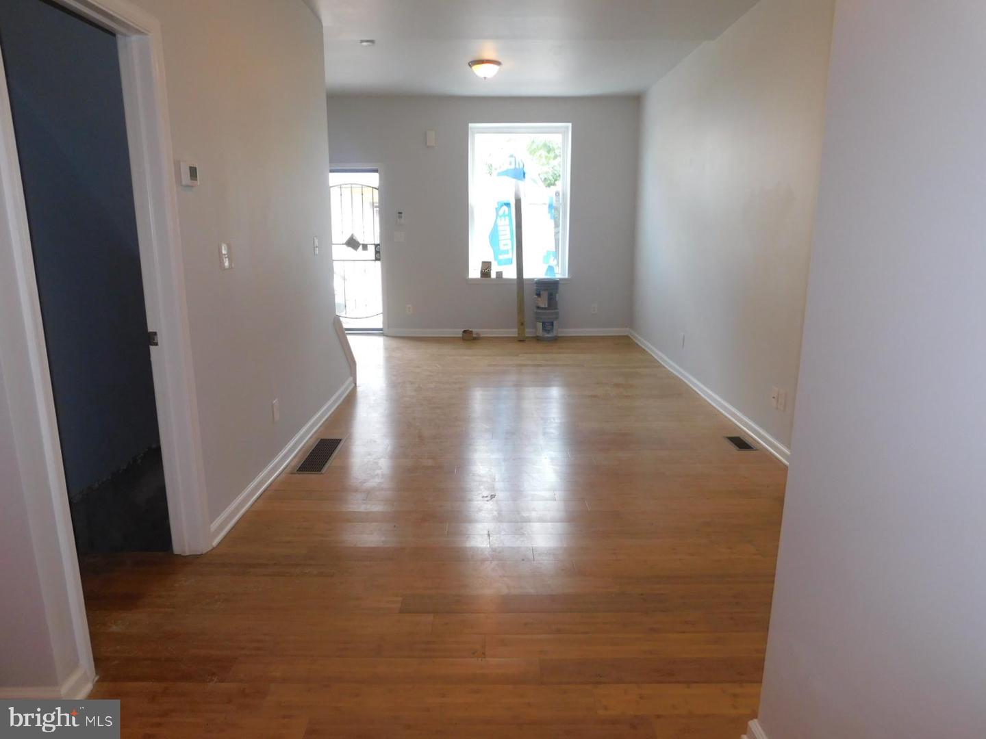 2544 N Sydenham St Property Photo 5