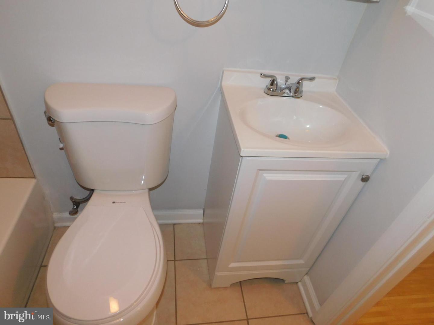 2544 N Sydenham St Property Photo 9