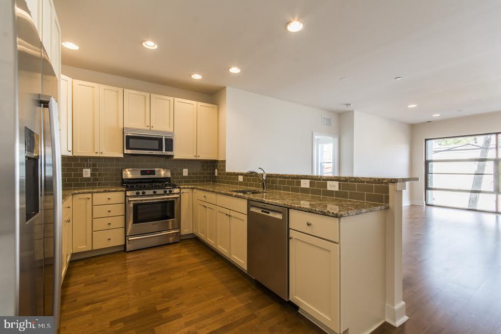 600 S 24th St #213 Property Photo 3