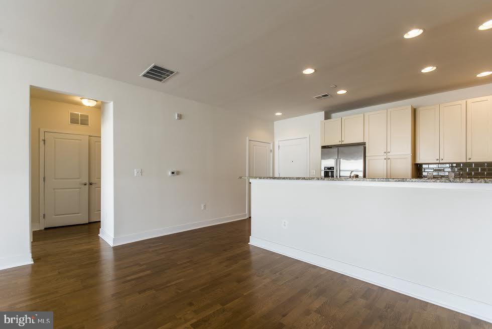 600 S 24th St #213 Property Photo 5