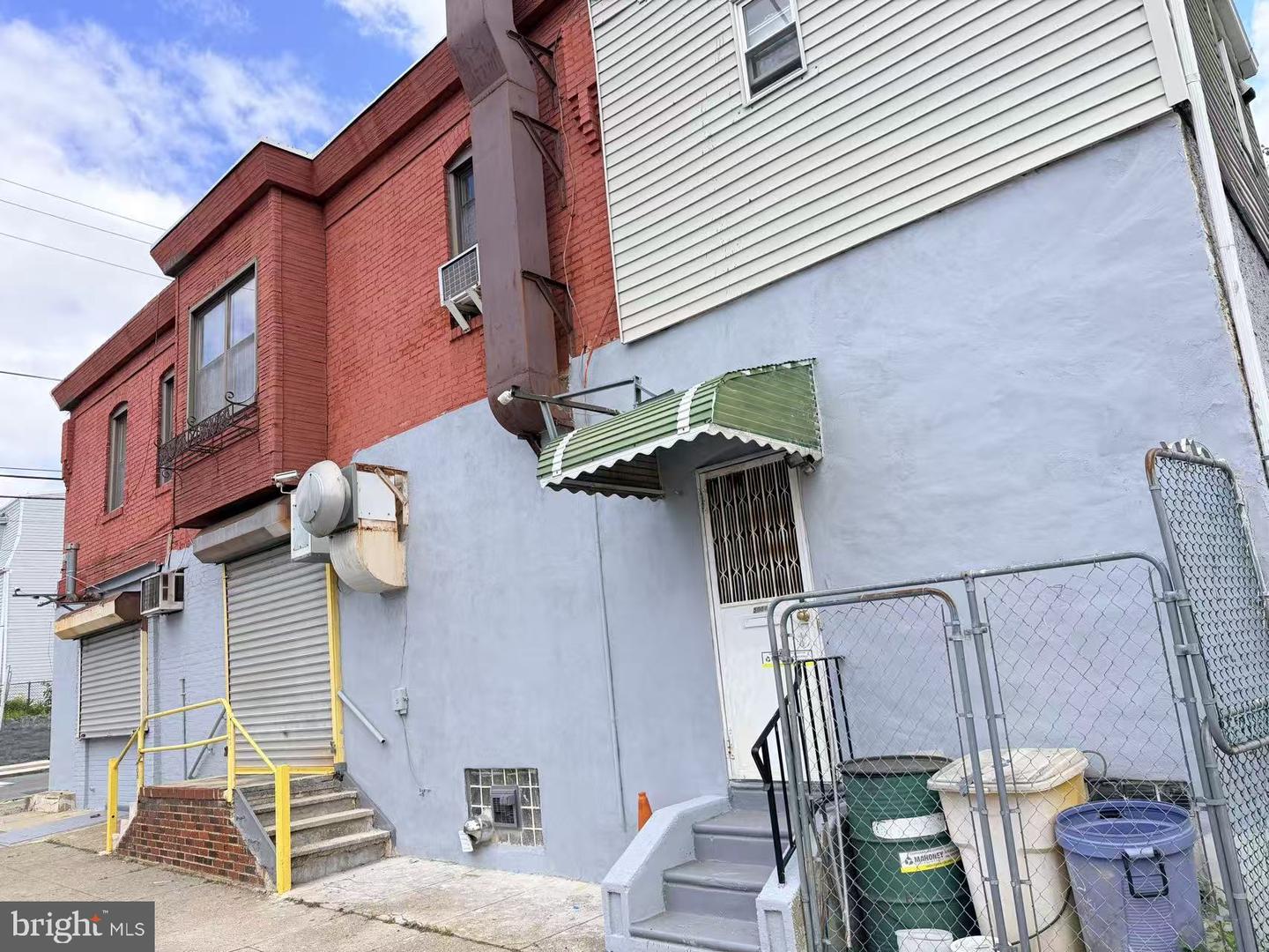 5001 Worth St Property Photo 2
