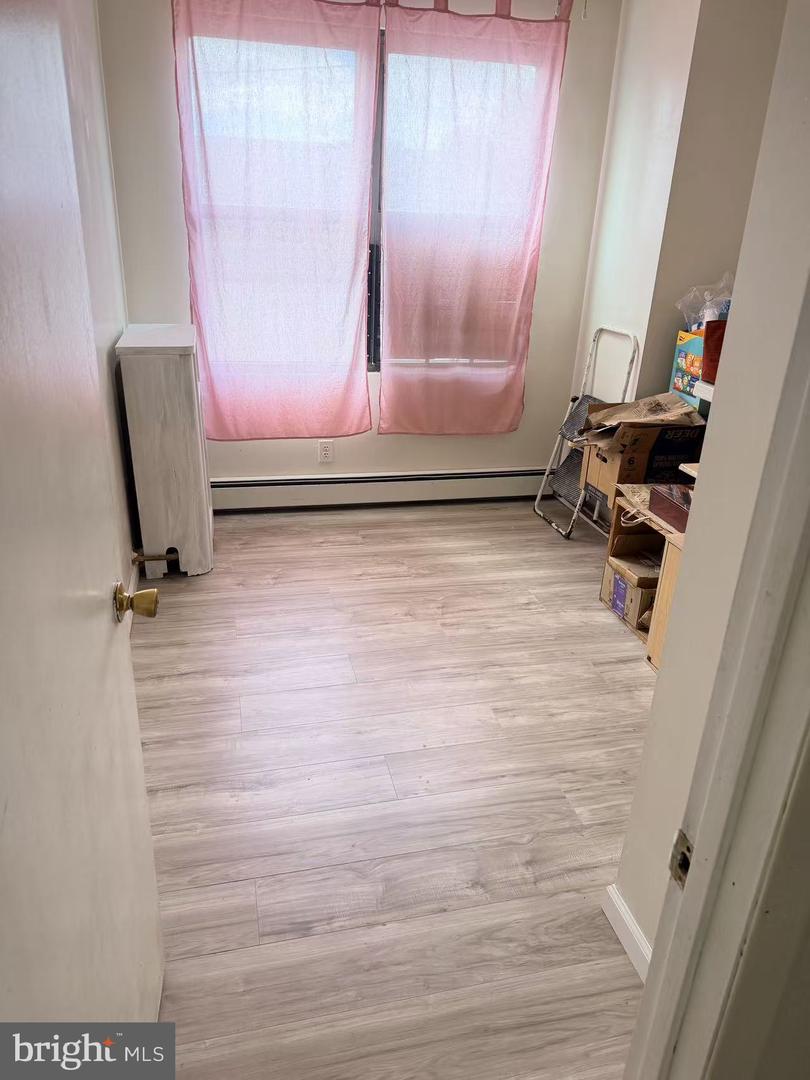 5001 Worth St Property Photo 12