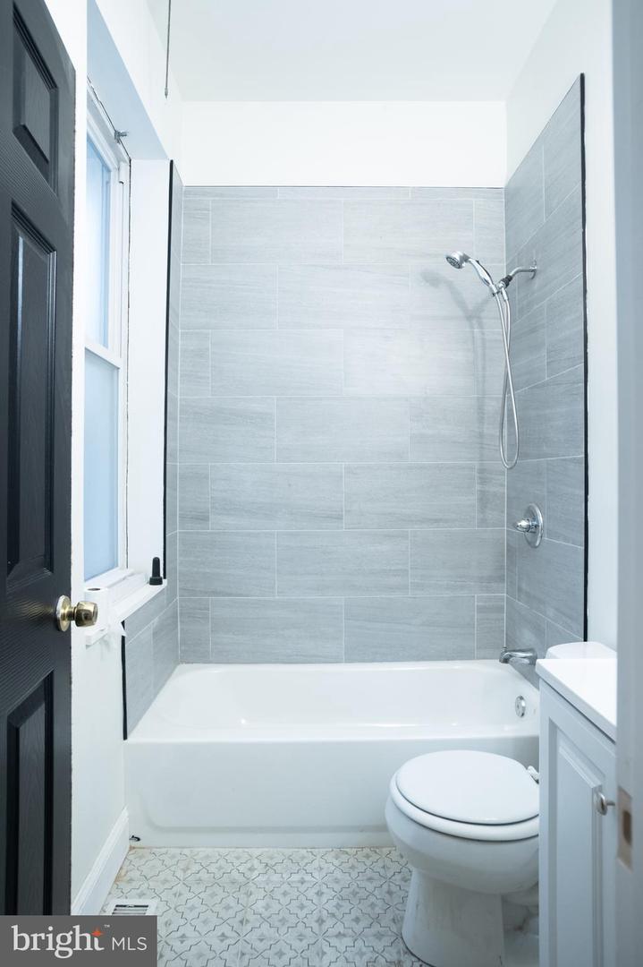 1221 Randolph St #1 Property Photo 6
