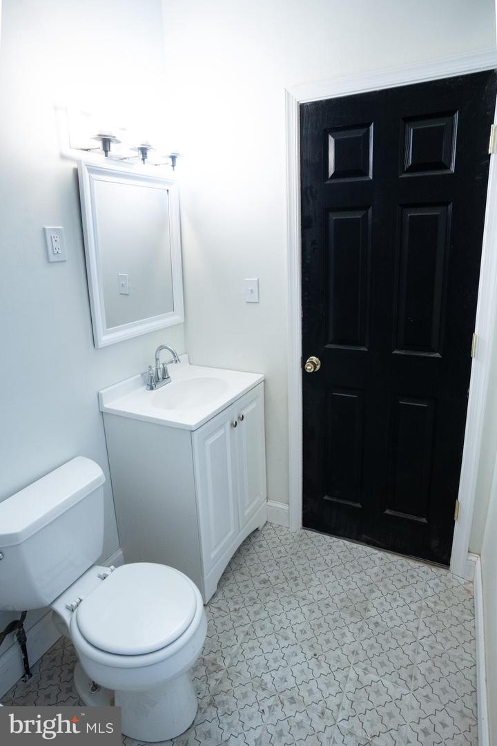 1221 Randolph St #1 Property Photo 7