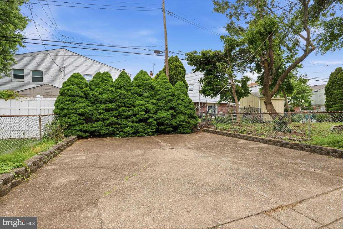 2742 Mower St Property Photo 26