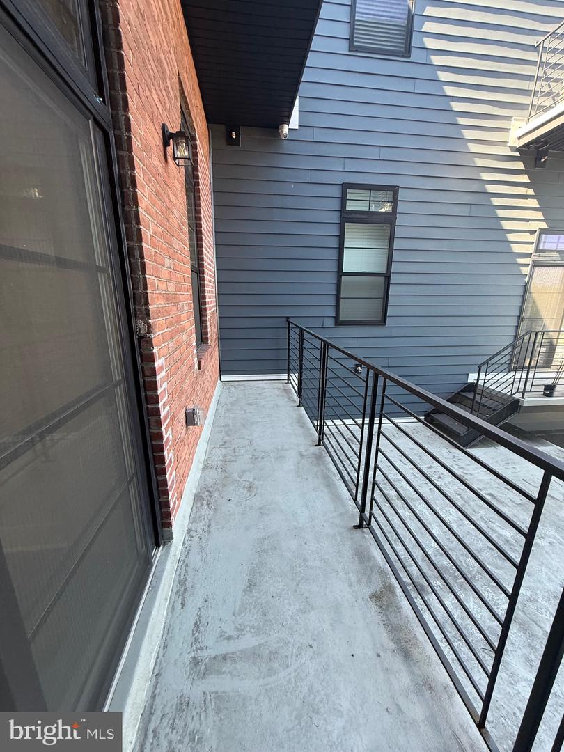 5830 Henry Property Photo 3
