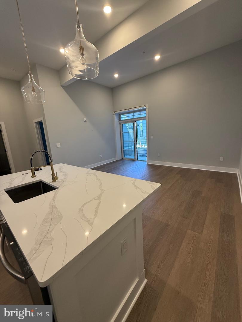5830 Henry Property Photo 8