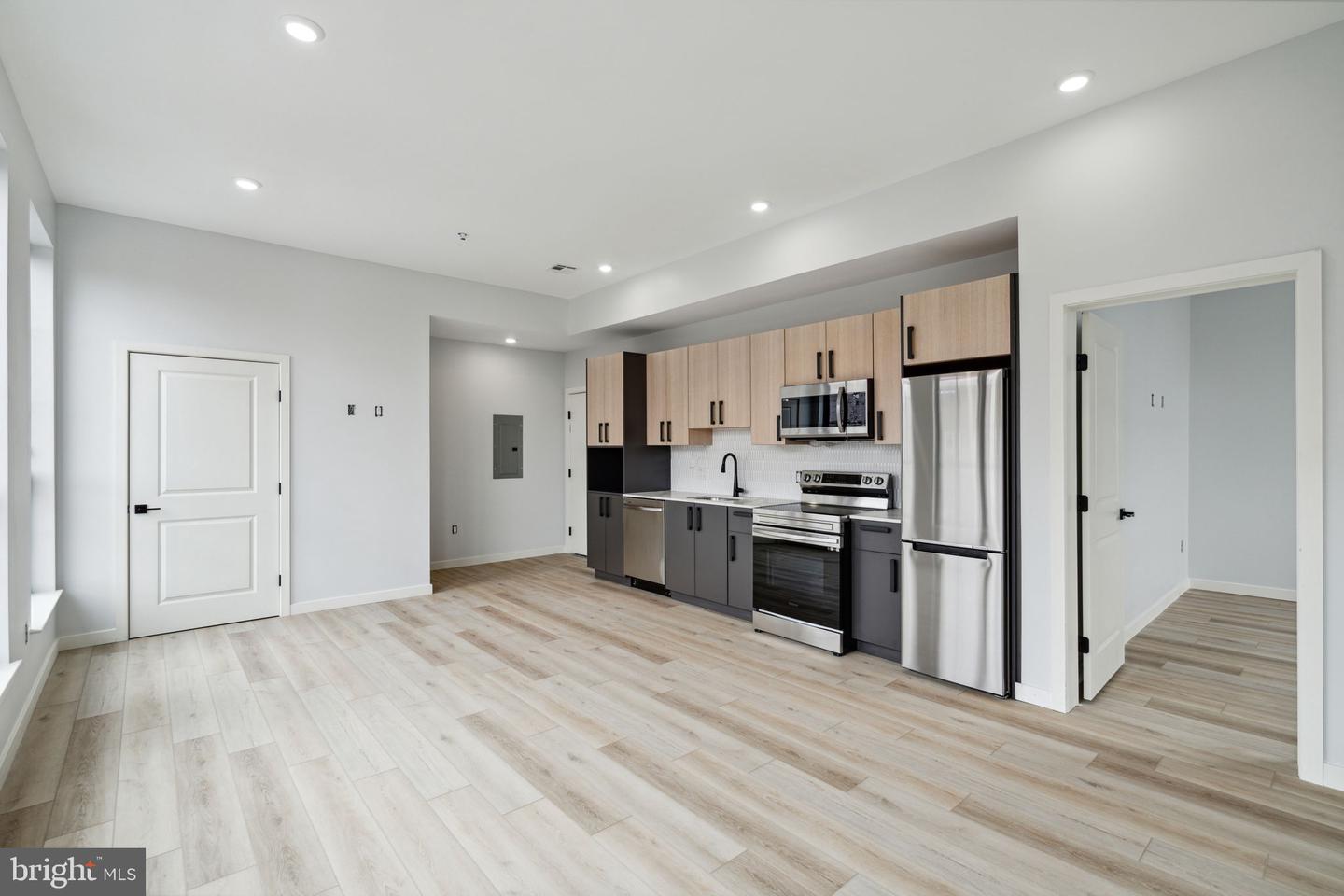 1112-16 E Berks St #204 Property Photo 6