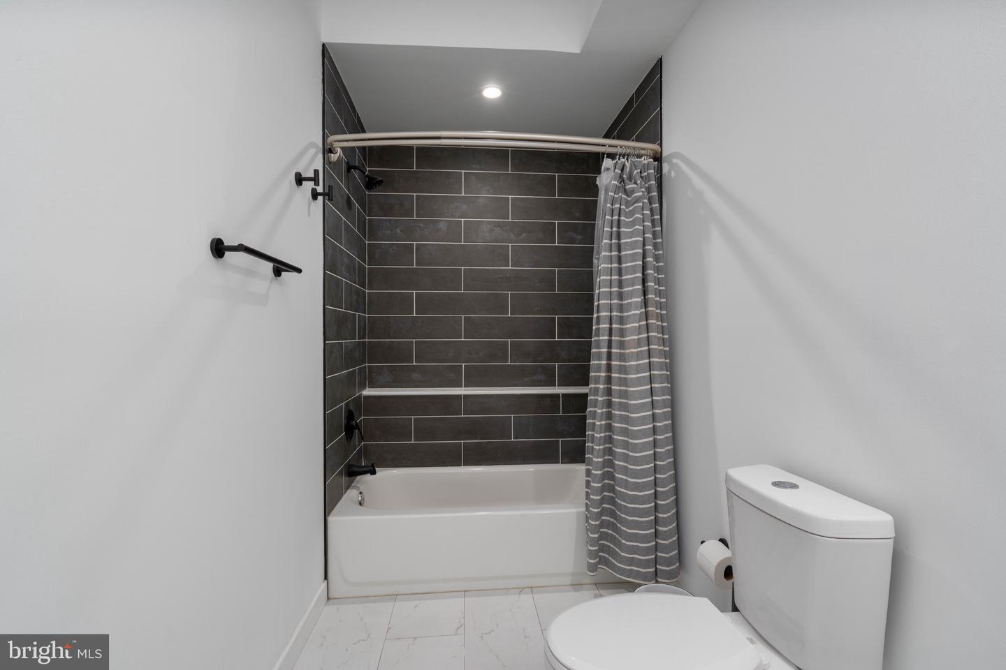 3213 Chatham St Property Photo 18