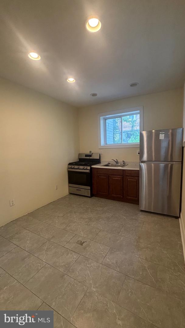 6349 Buist Ave Property Photo 10