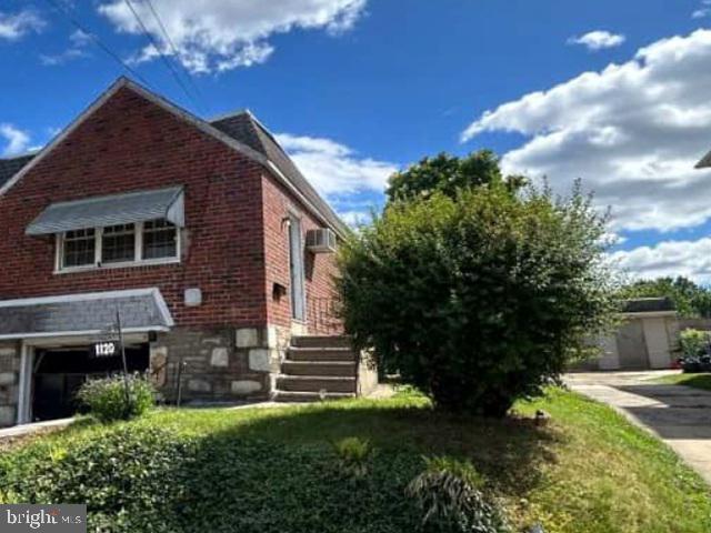 1120 Faunce St Property Photo 2