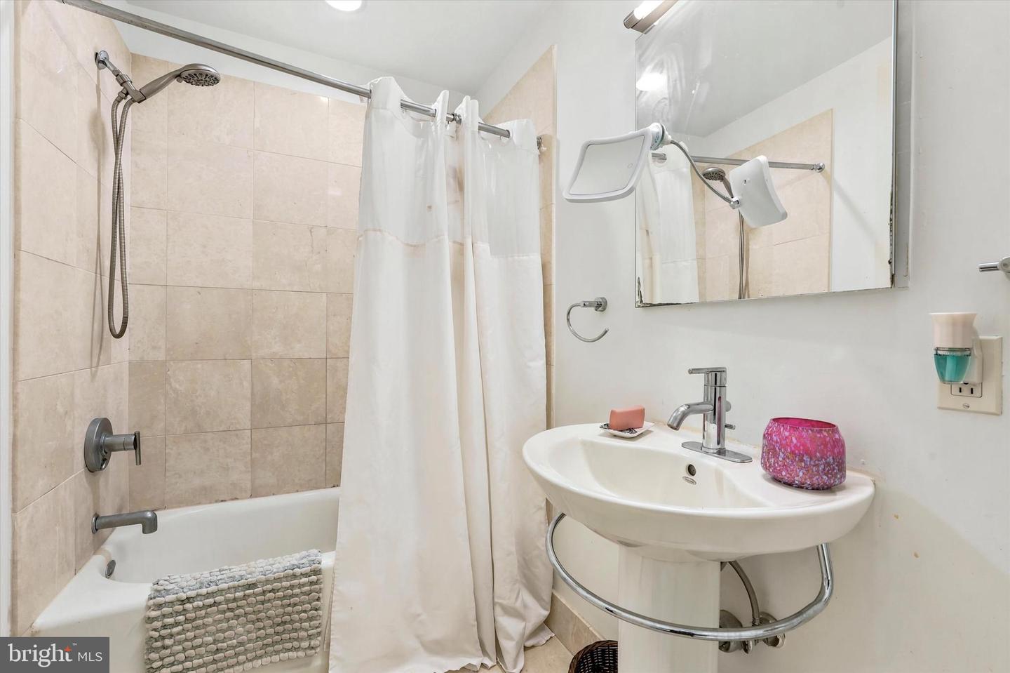1101 Locust St #6k Property Photo 14