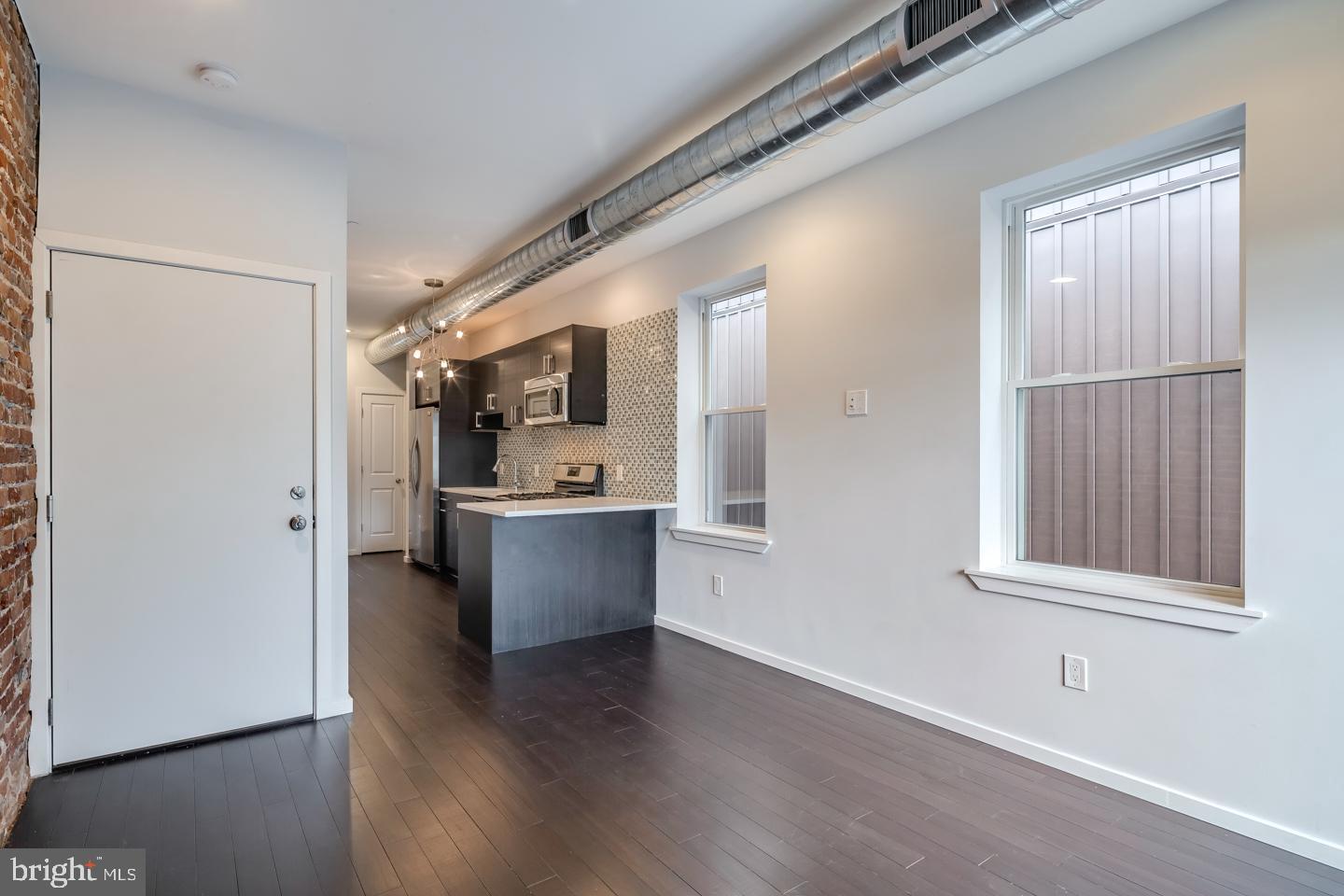 927 N 2nd St #unit 3 Property Photo 4