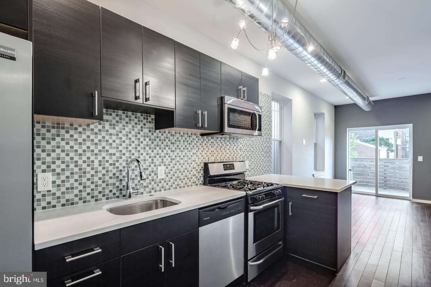 927 N 2nd St #unit 3 Property Photo 8