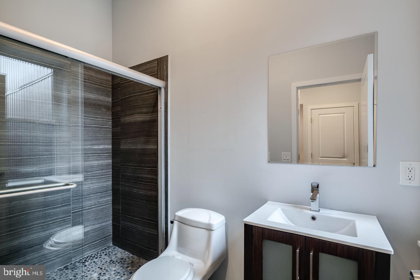 927 N 2nd St #unit 3 Property Photo 10