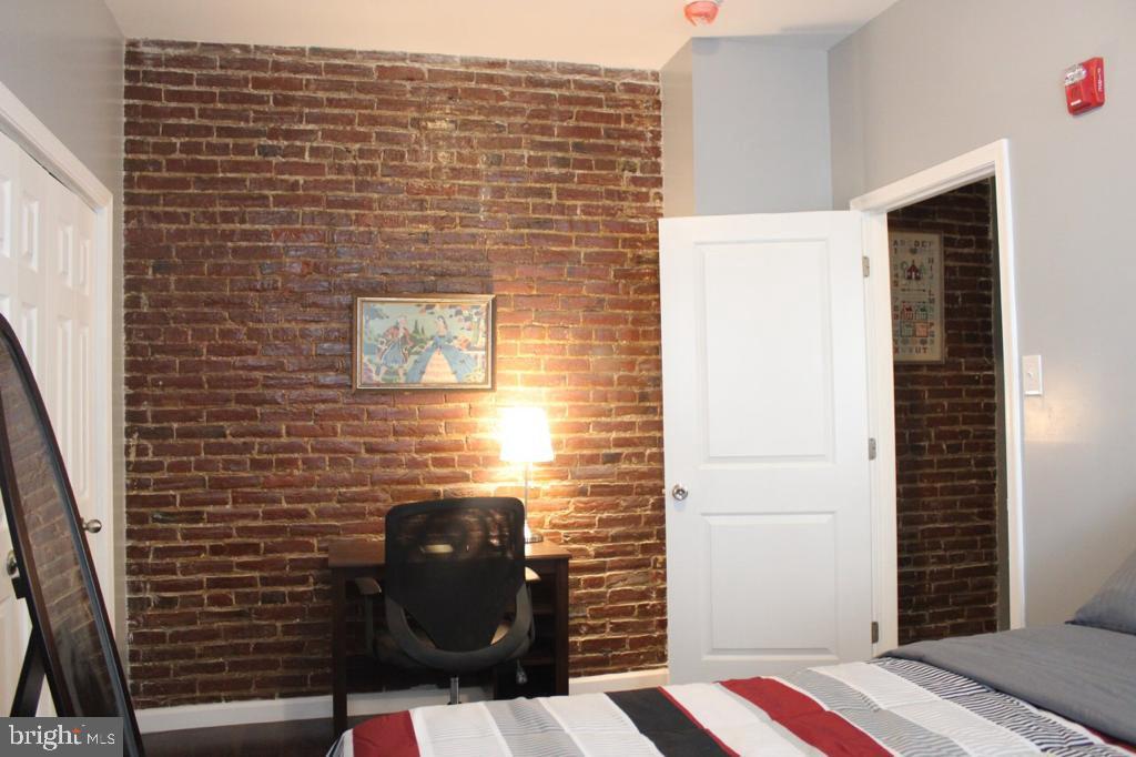 5923 N Broad St Property Photo 12