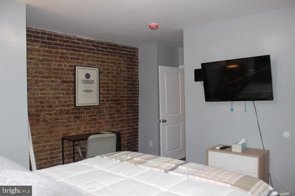 5923 N Broad St Property Photo 33