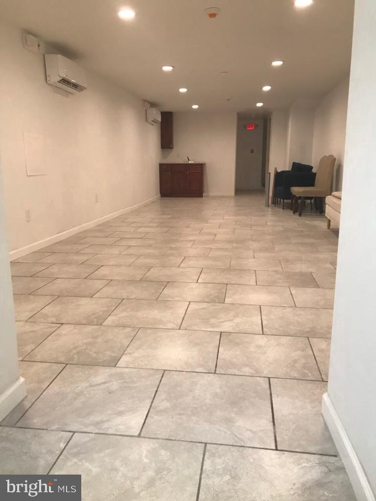 5923 N Broad St #lower Level Property Photo 2
