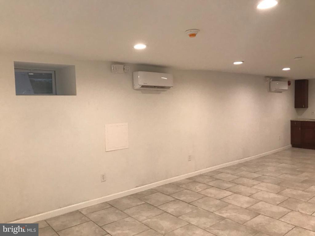5923 N Broad St #lower Level Property Photo 3