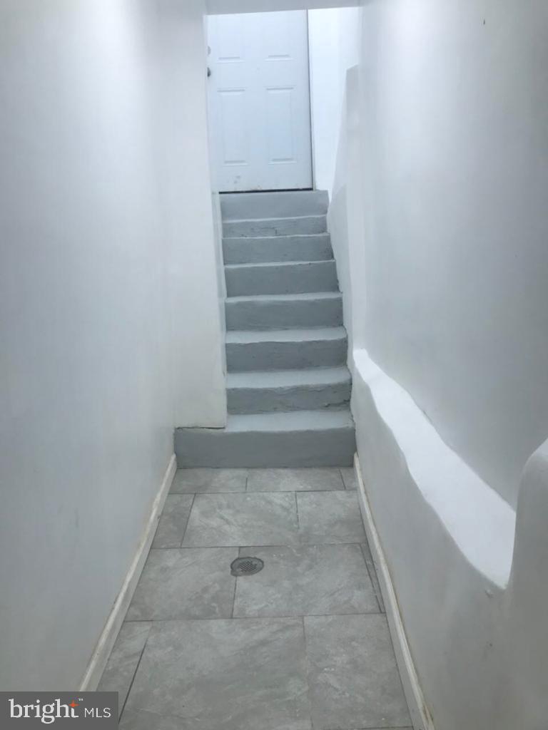 5923 N Broad St #lower Level Property Photo 4