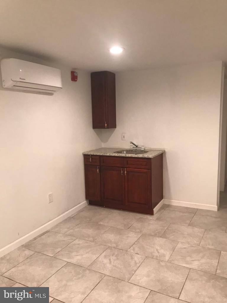 5923 N Broad St #lower Level Property Photo 5