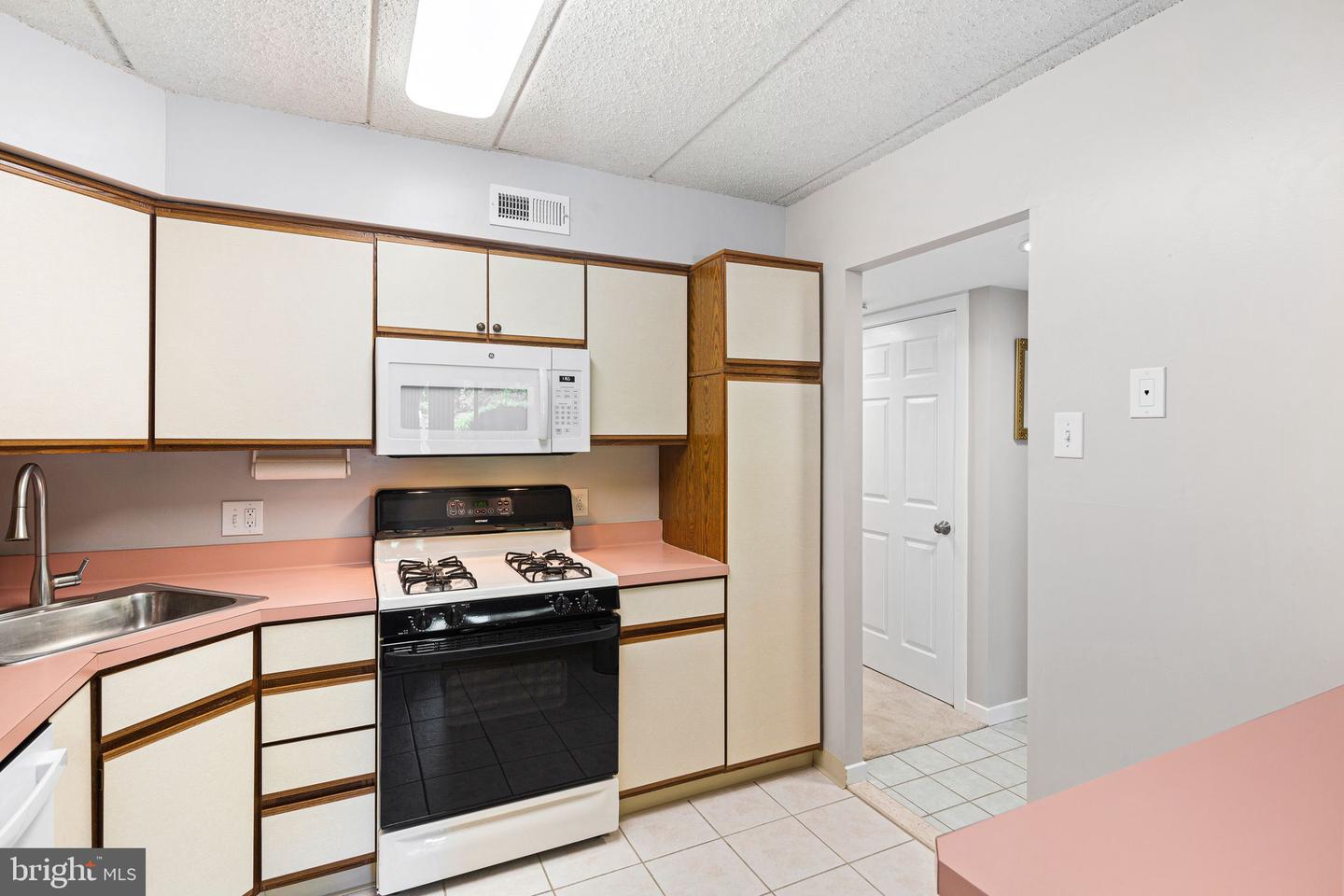 401 Shawmont Ave #b Property Photo 6