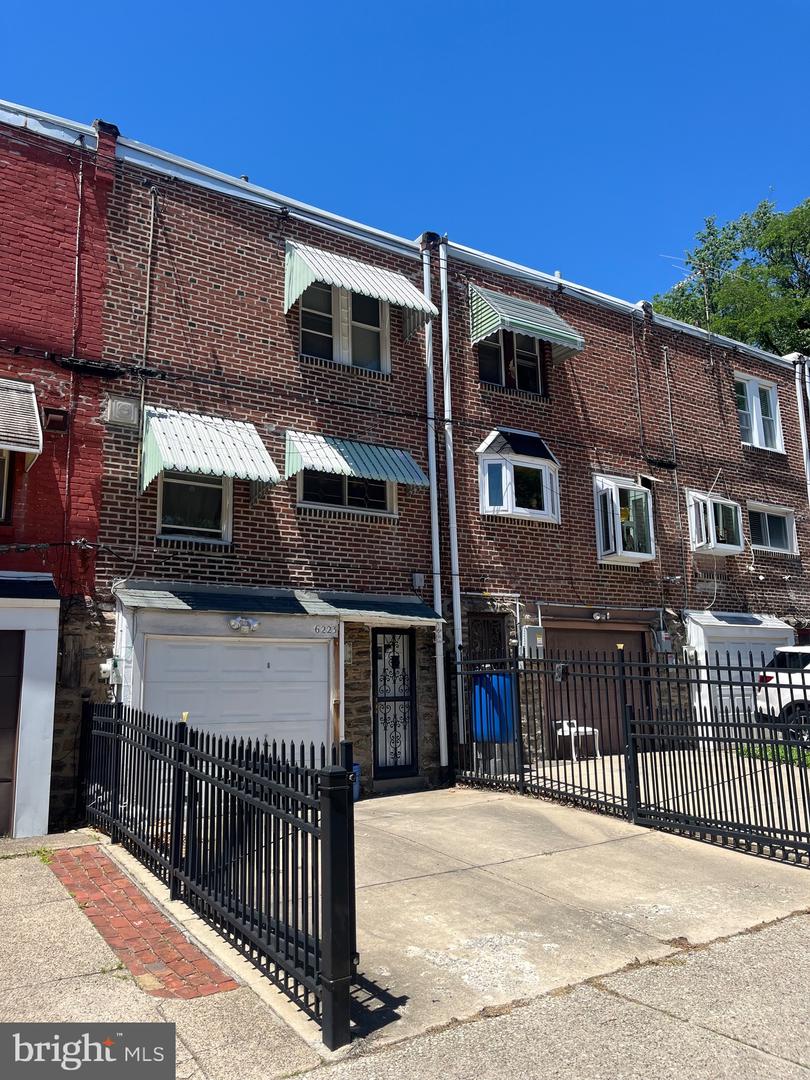 6223 N Hancock St Property Photo 6