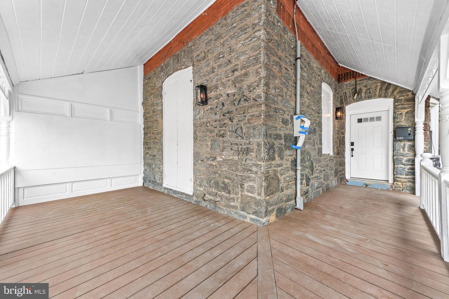 240 W Earlham Ter Property Photo 40