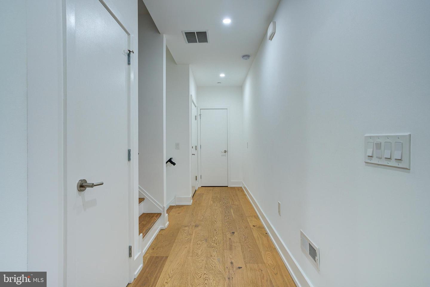 1746 N Hope St Property Photo 6