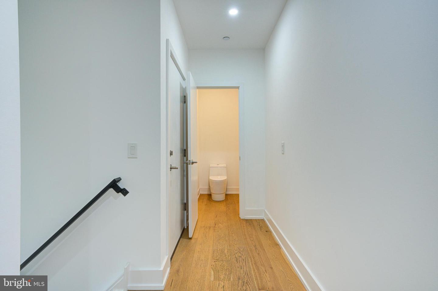 1746 N Hope St Property Photo 8