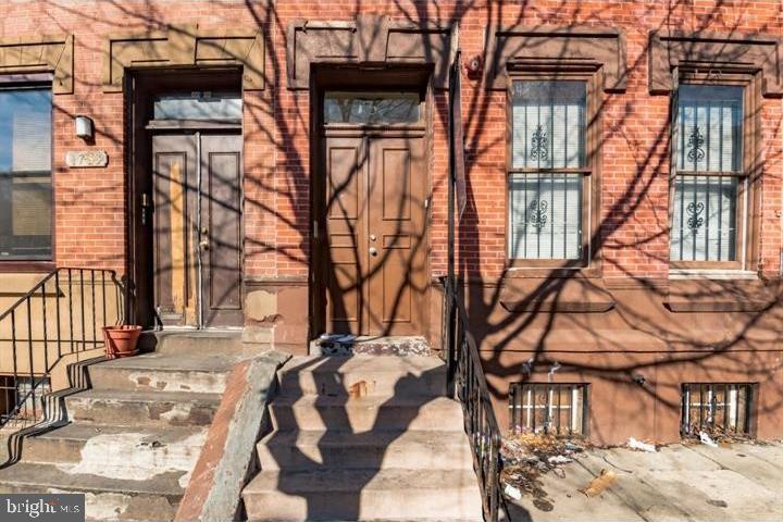 1731 W DIAMOND ST Property Photo 1