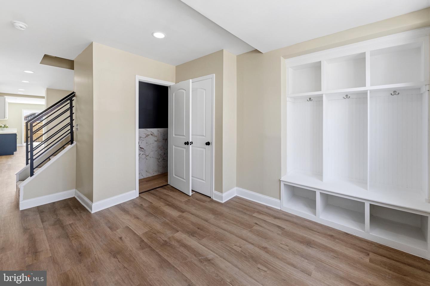 4627 Edgemont St Property Photo 2
