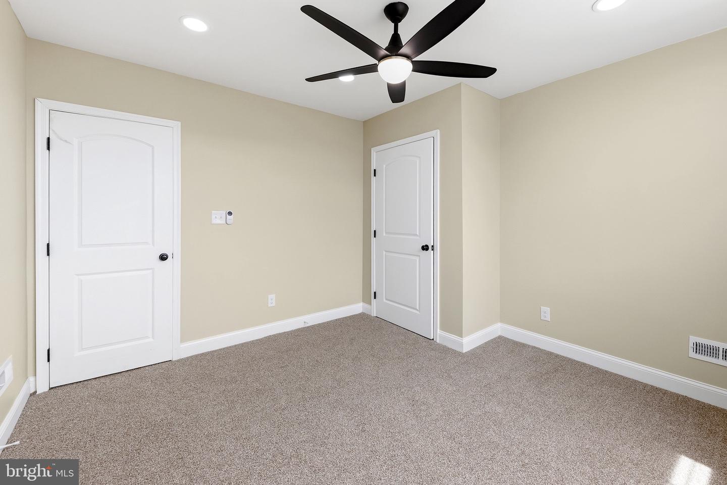 4627 Edgemont St Property Photo 18