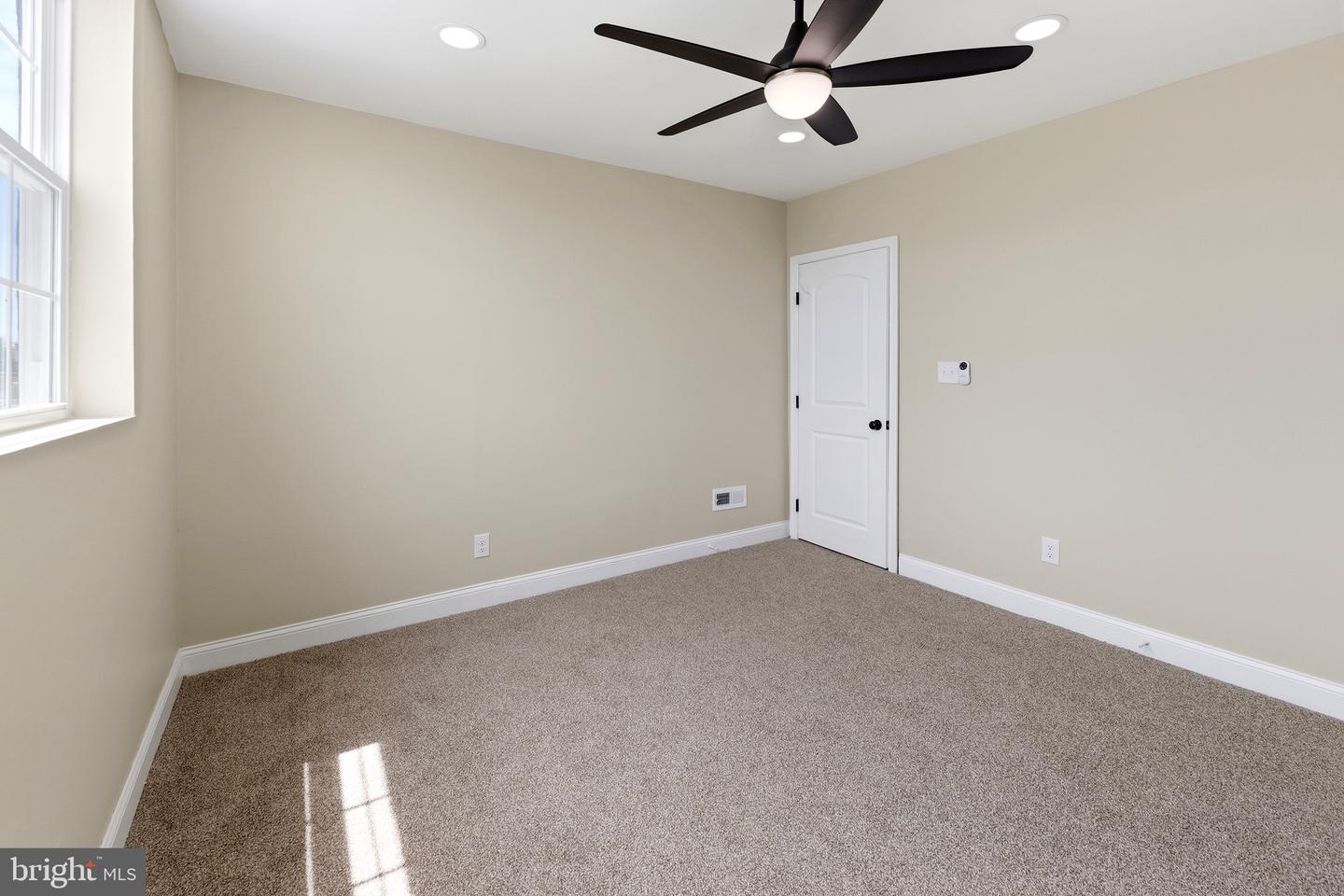 4627 Edgemont St Property Photo 19