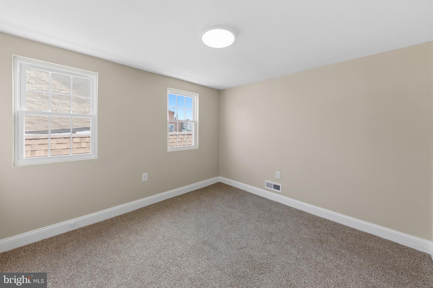 4627 Edgemont St Property Photo 24