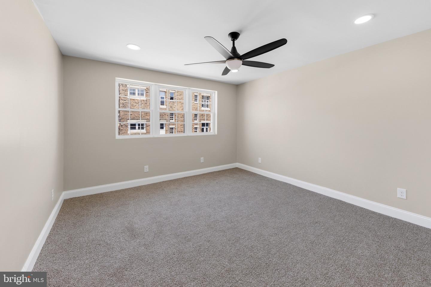 4627 Edgemont St Property Photo 26