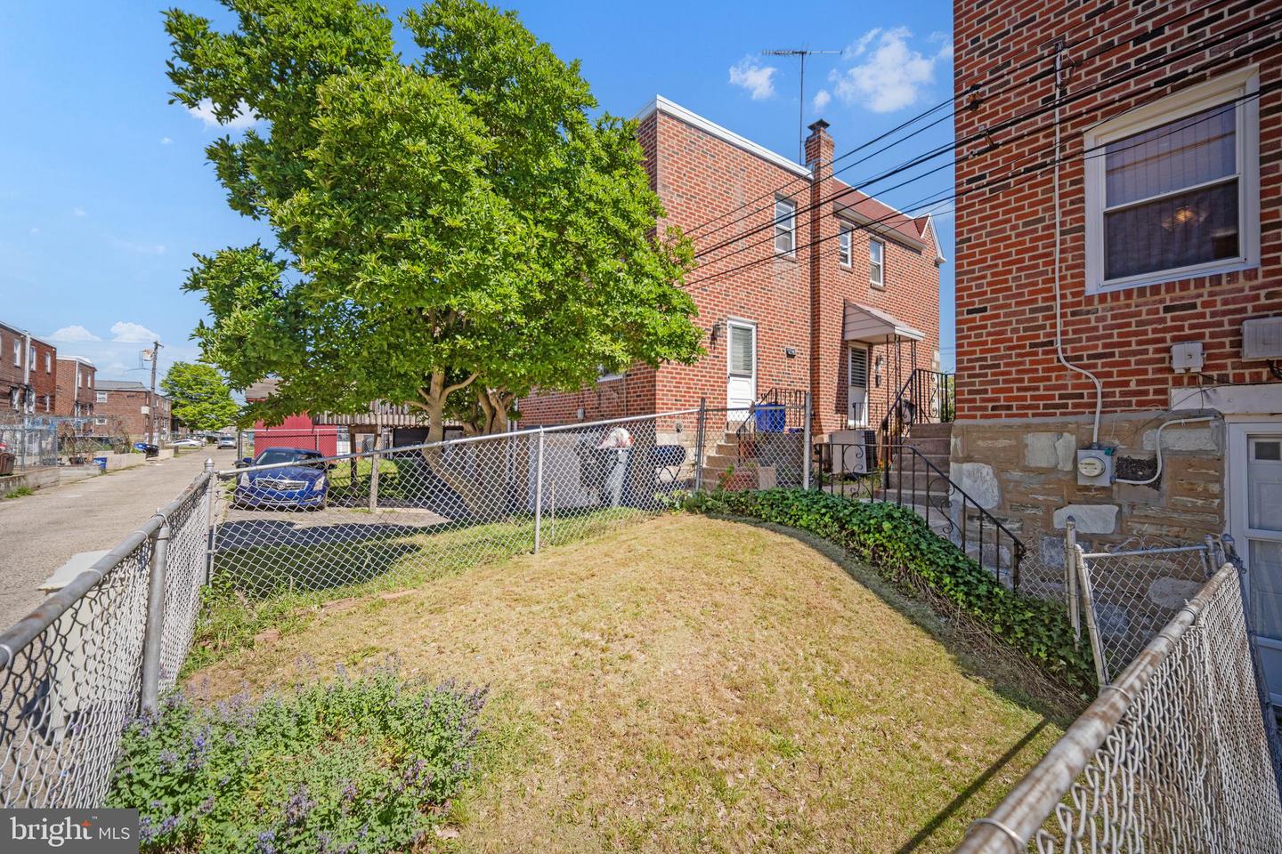 2414 Vista St Property Photo 4