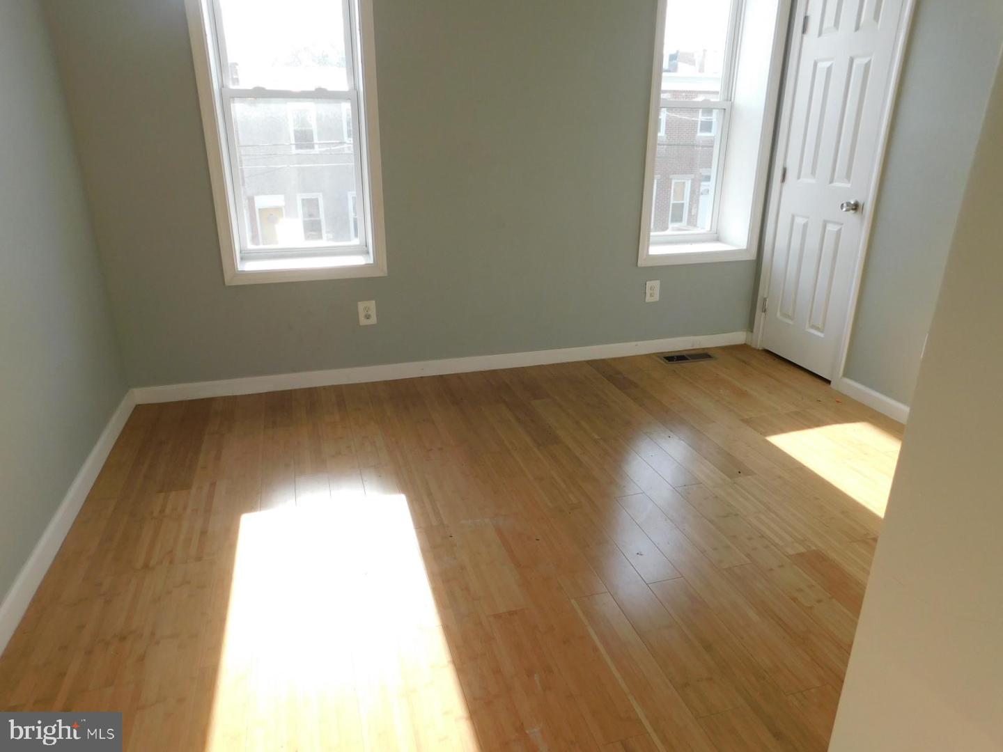4215 Parrish St Property Photo 5