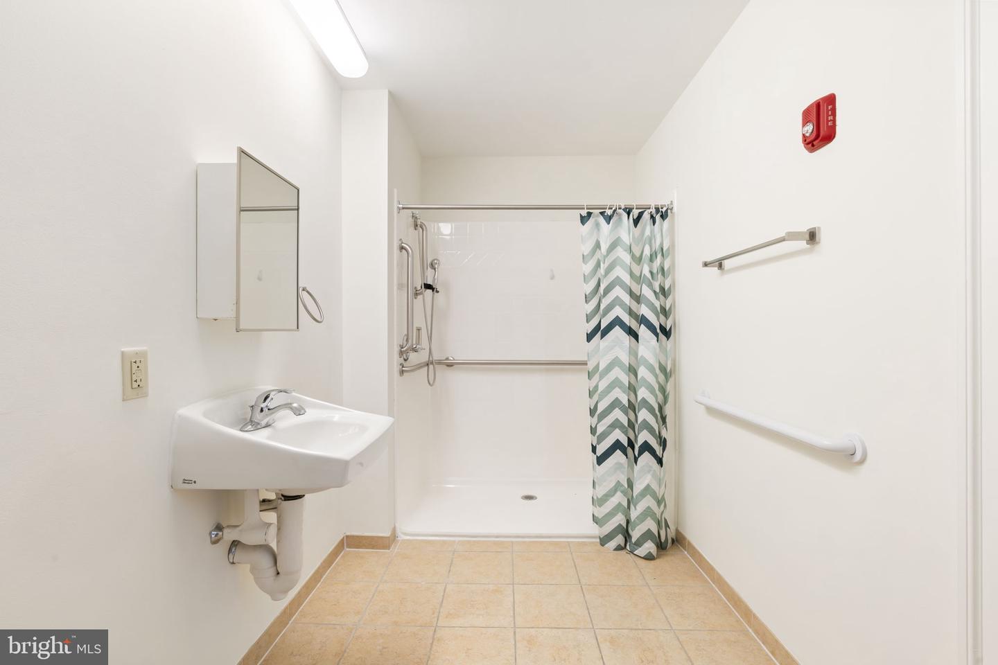 7040 Oxford Ave #323 Property Photo 5