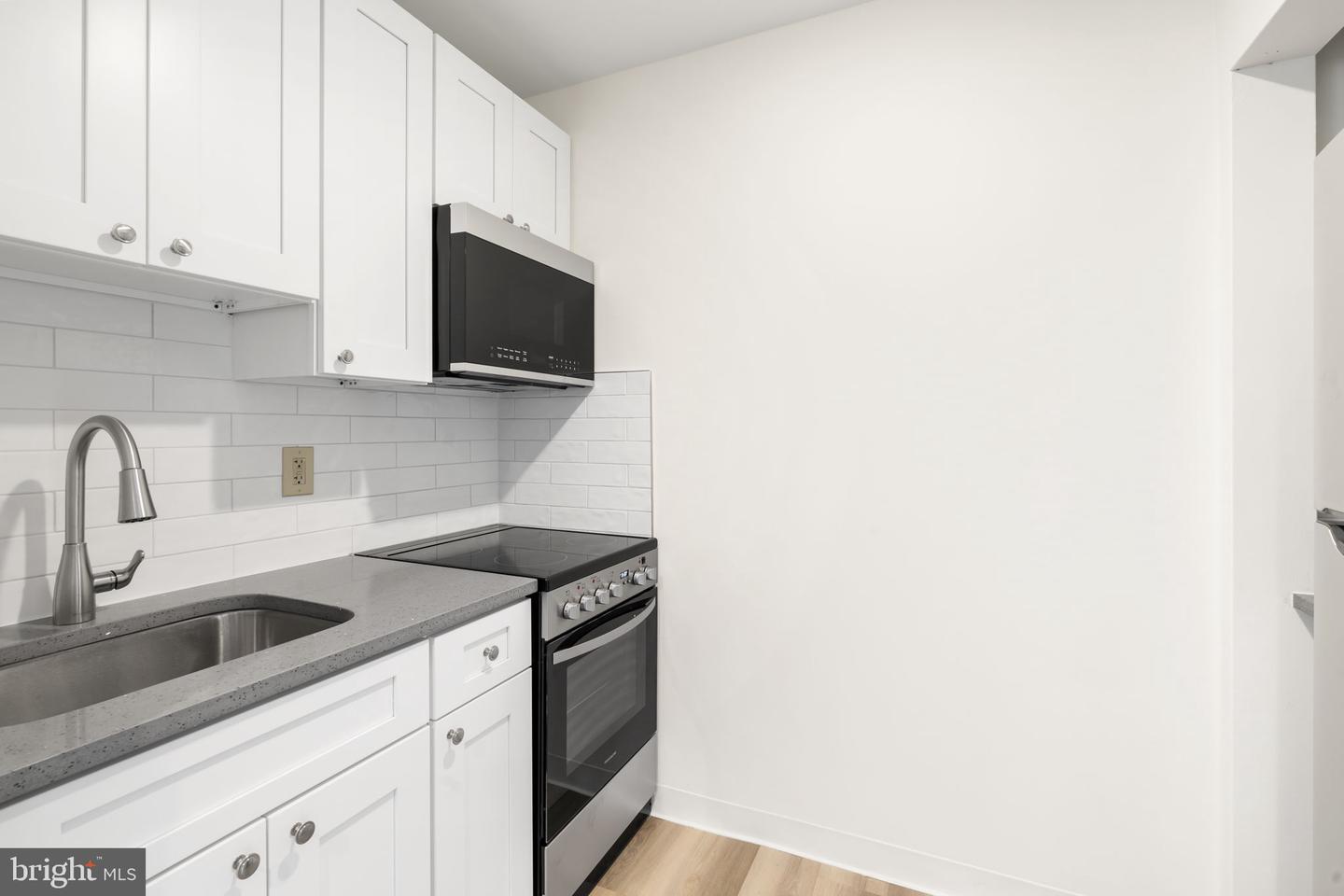7040 Oxford Ave #323 Property Photo 18