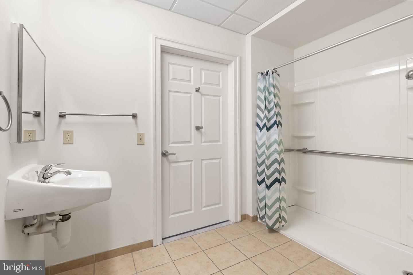 7040 Oxford Ave #323 Property Photo 25