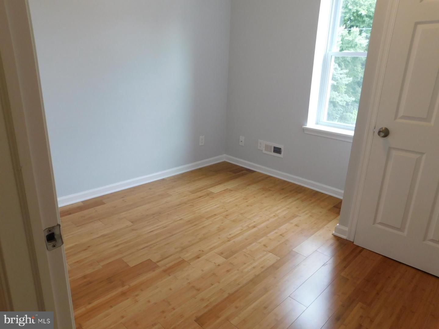 640 N Brooklyn St Property Photo 7