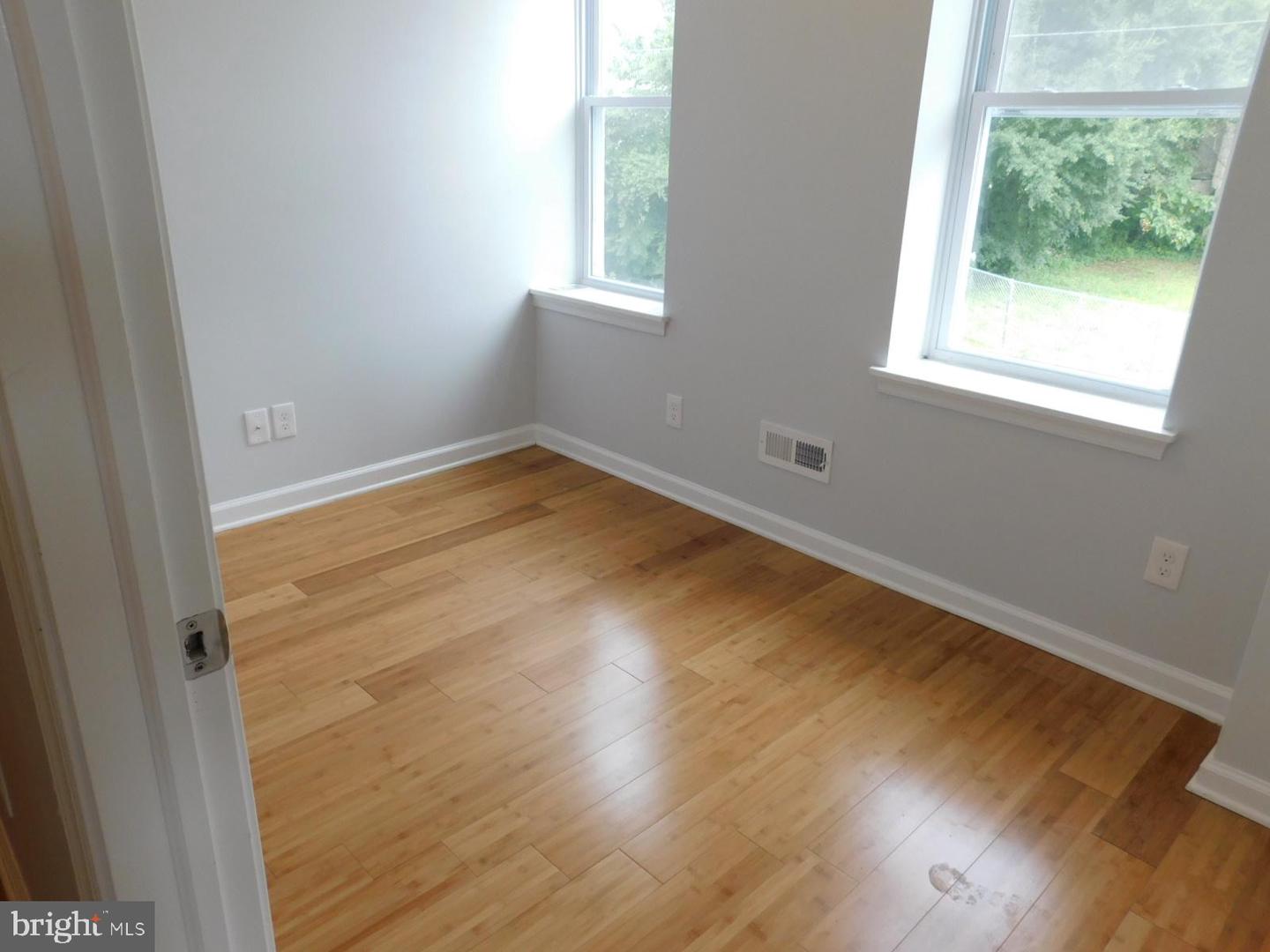 640 N Brooklyn St Property Photo 10