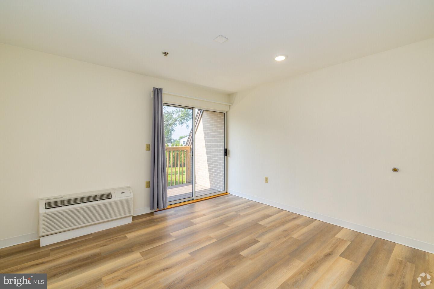 7040 Oxford Ave #107 Property Photo 13