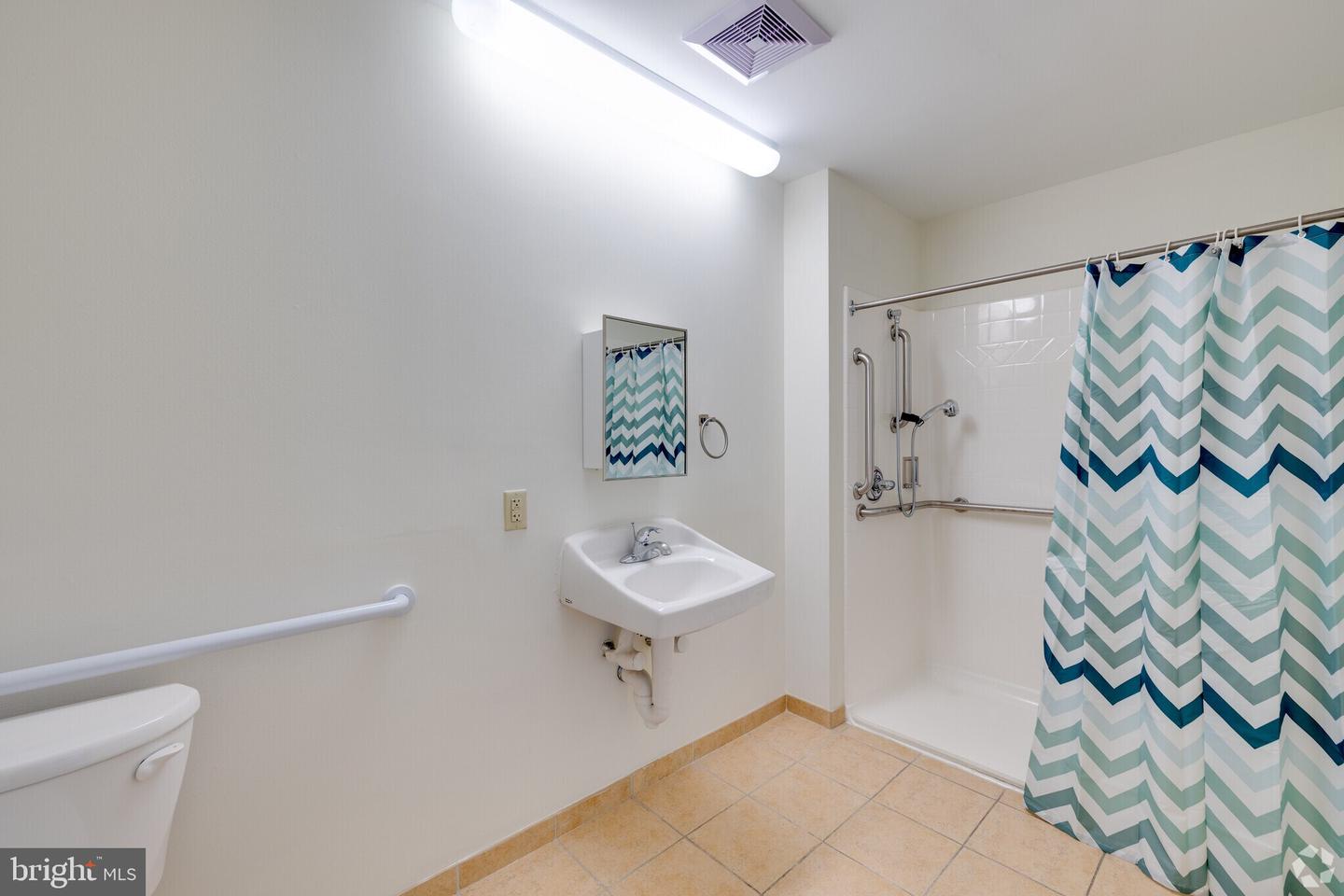 7040 Oxford Ave #107 Property Photo 14