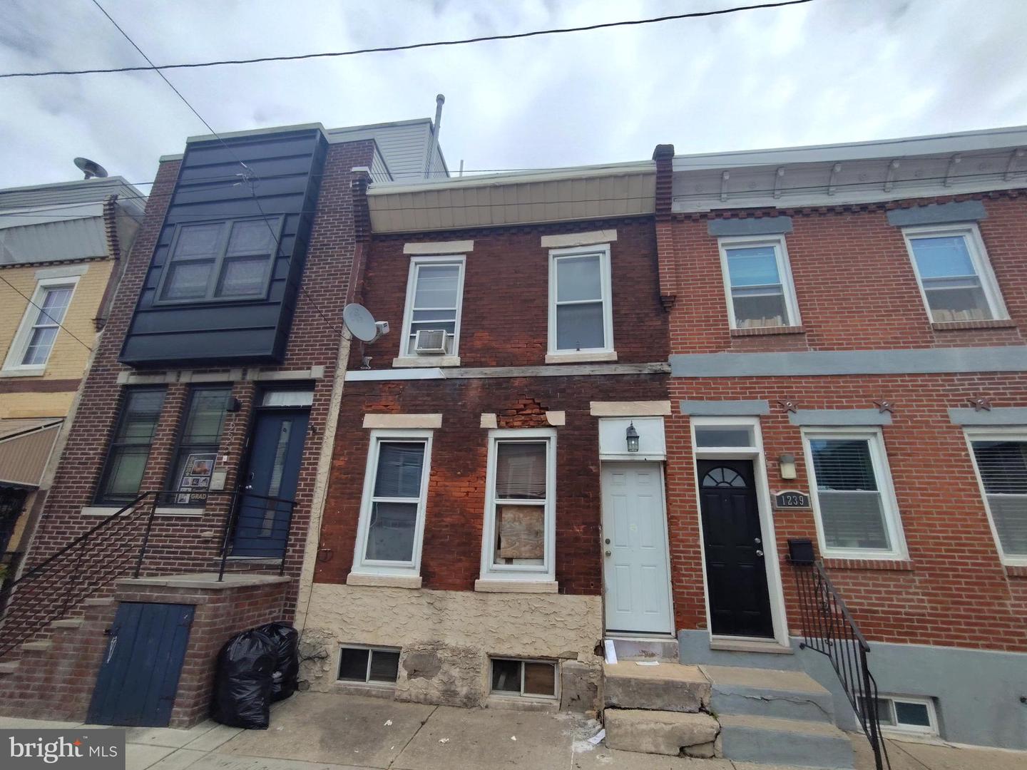 1237 S Bucknell St Property Photo 1