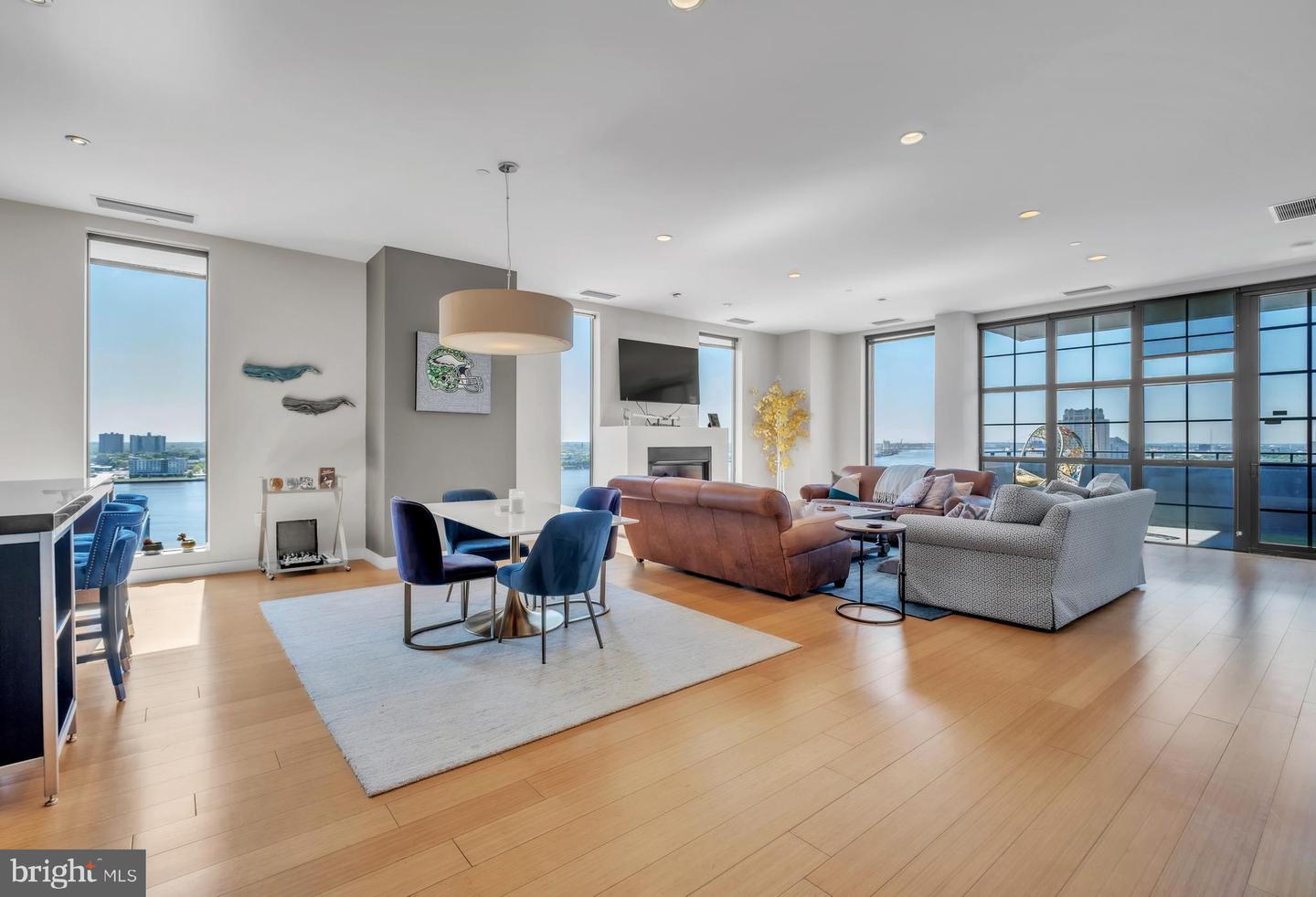 108 Arch St #ph1 Property Photo 3