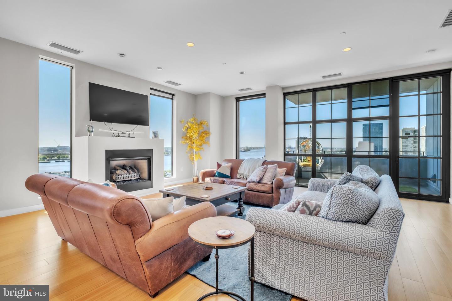 108 Arch St #ph1 Property Photo 6